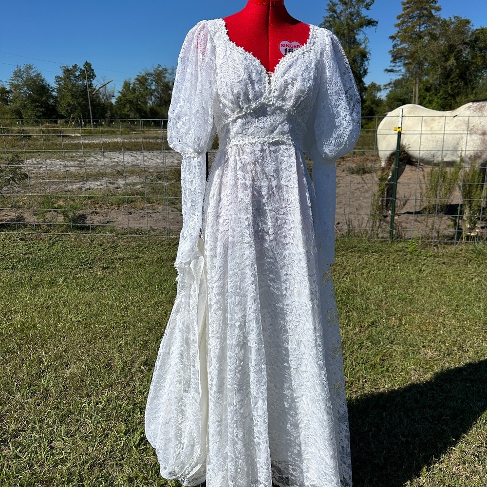 VINTAGE 1970s Restored Alfred Angelo White Wedding Dress w Lace Overlay & Train - Picture 5 of 16